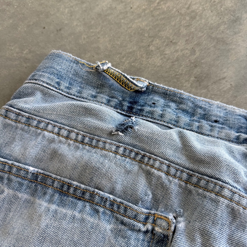 American Eagle Relaxed Fit Jeans Mens 38x32 Light Wash Distressed Cotton Denim - Picture 6 of 6